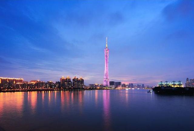 广东小巷美食秘境，一家特色小店的独特风味
